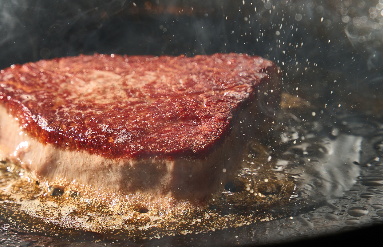 肉の可能性を広げる。熟成肉を極めたブランド