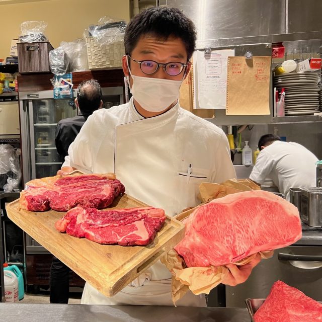 全共新潟県代表・関さんの黒毛和牛と山古志闘牛100日熟成闘牛肉を食する
