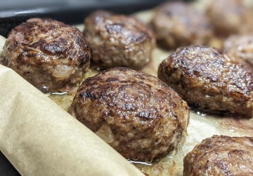 ハンバーグは「オーブンだけ」で焼くのが一番ふっくら?肉汁を逃さない焼き方と温度設定