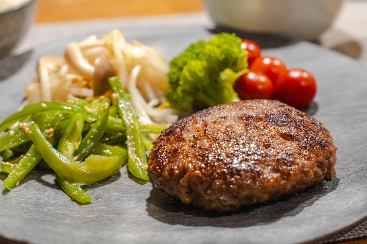 型崩れしていないふっくらハンバーグ