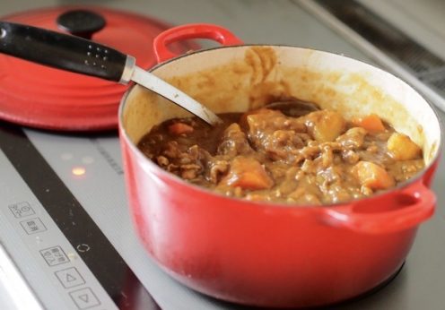 【カレーの保村方法まとめ】常温は冬でも危険!鍋ごとはNG?冷蔵・冷凍テクニックを解説