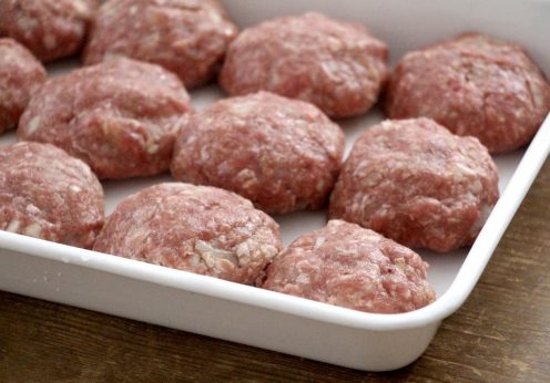 ハンバーグの保存決定版!生と焼いた後どっちが正解?肉汁を逃さない冷凍術を解説