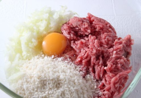 【目的別】ハンバーグにおすすめの隠し味まとめ!失敗しないためのコツも解説