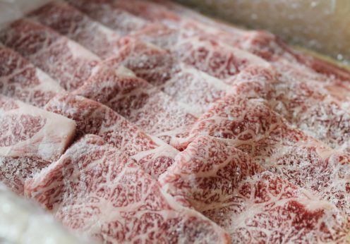 冷凍した肉の賞味期限はいつまで?保存期間の目安と「食べられない肉」の見分け方