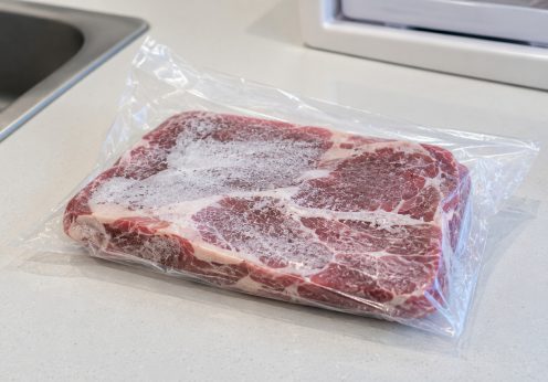 肉の冷凍焼けとは?見分け方(色・臭い)と劇的においしくなる調理法